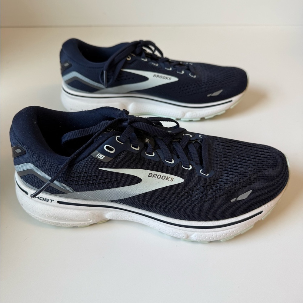 Brooks Ghost 15 Running Shoe. Size 8. Good Condition.